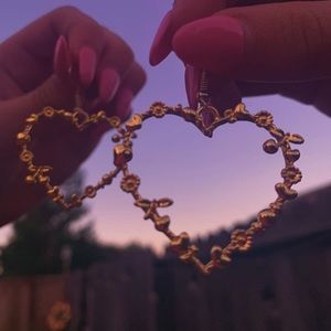 Love Is In The Air Earrings 💕